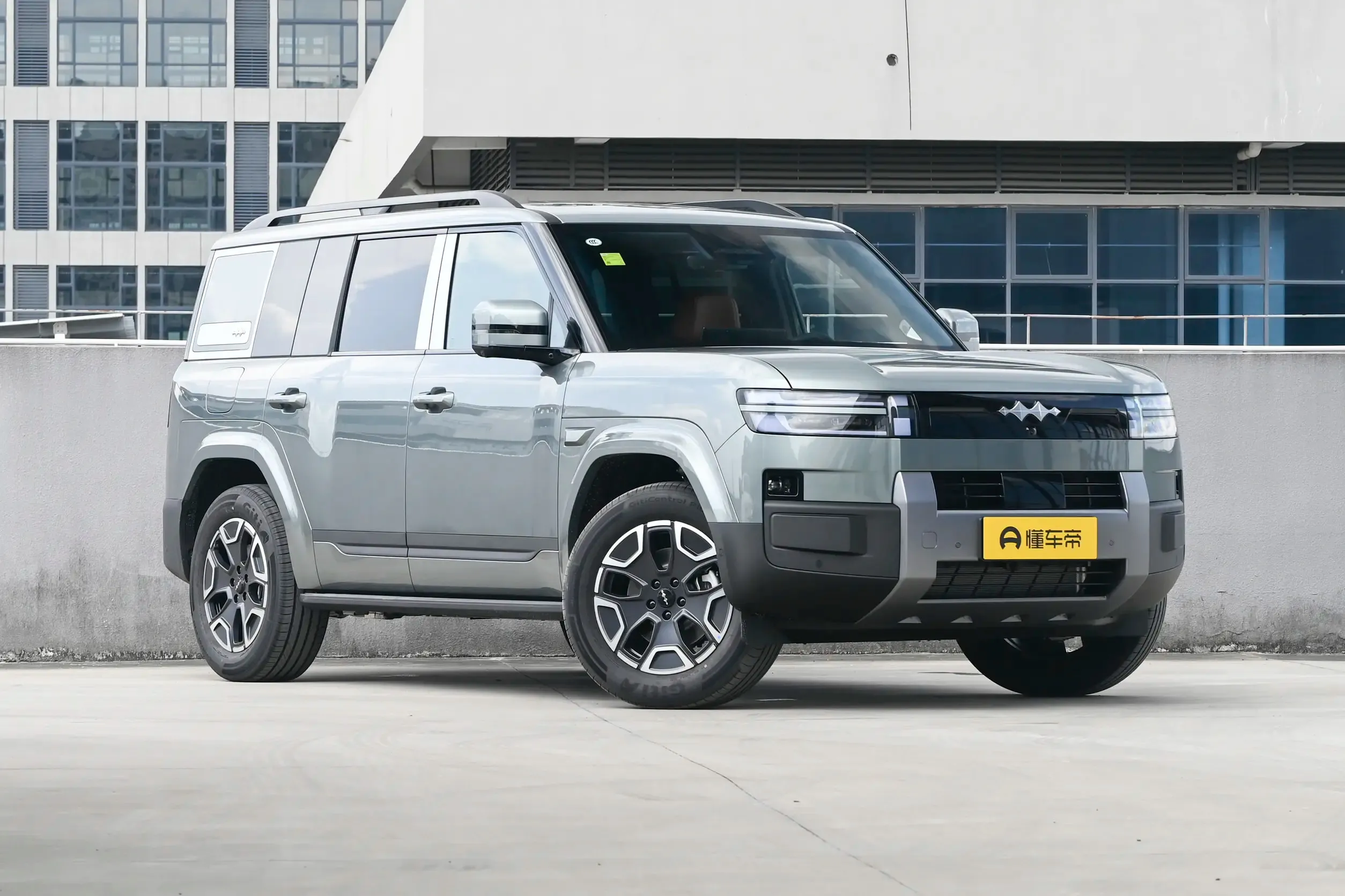 Formula Leopard‌ Titanium 7 2025 Model 190KM AWD Max Edition